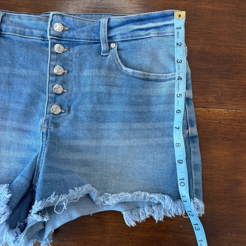 GUESS Women's Shorts 31 Blue Denim Emma Bottom Frayed Eds Button Fly Light Wash